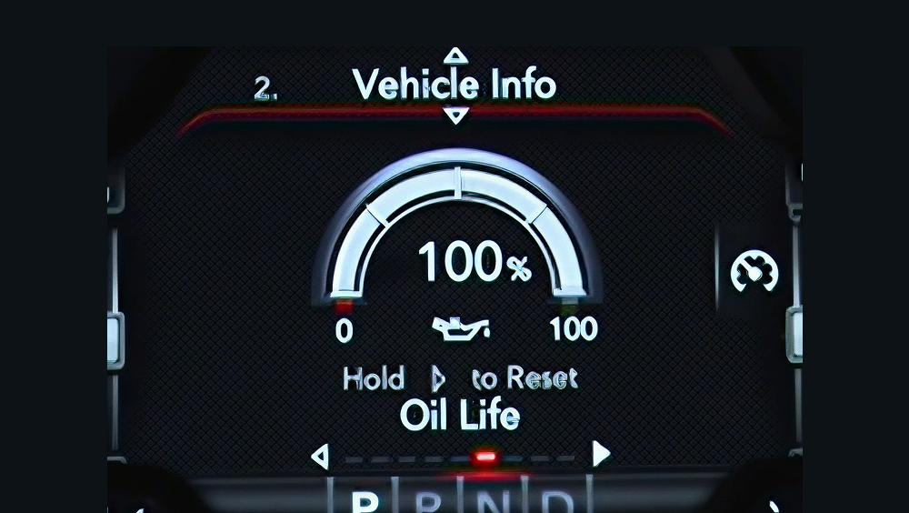Mensaje Vida útil del aceite 100% en la pantalla del panel de instrumentos de una camioneta Ram 2025
